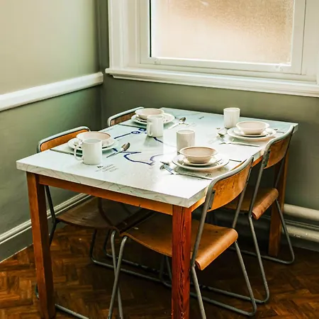 Denton House Hostel *