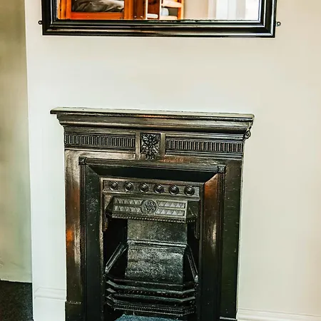 אכסניה Denton House *