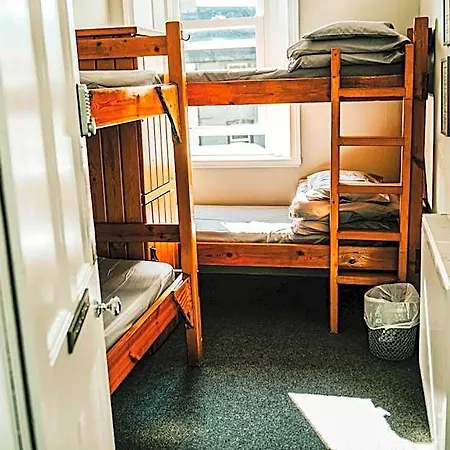 Hostel Denton House