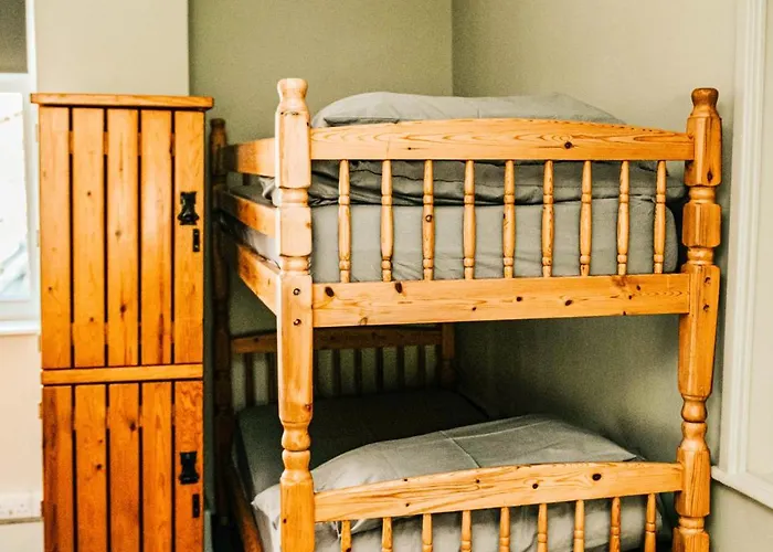 بيت شباب Denton House