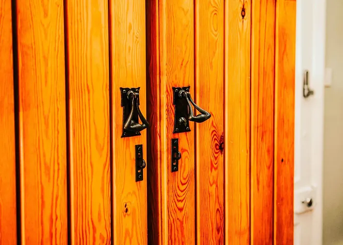 بيت شباب Denton House *